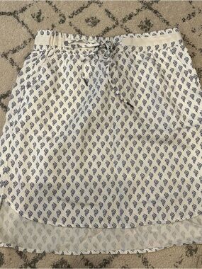 NWOT Max Jeans Women's White and Navy Printed Elastic Waist Skirt. Size 6